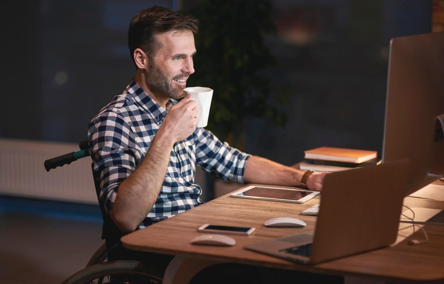 Online learning interface showing front-end code and design examples